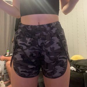 Blooming Jelly athletic shorts, size small